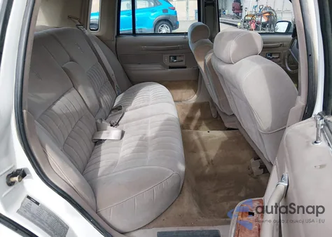 1993 Lincoln Town Car Executive z USA, uszkodzony, nr VIN 1LNLM81WXPY753500